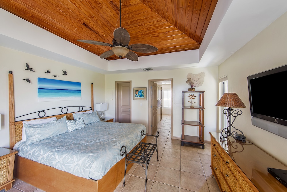 2-Bedroom Oceanfront (2302) photo 2