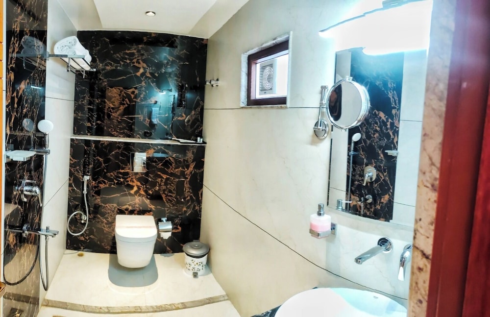 Basic Double Room photo 2