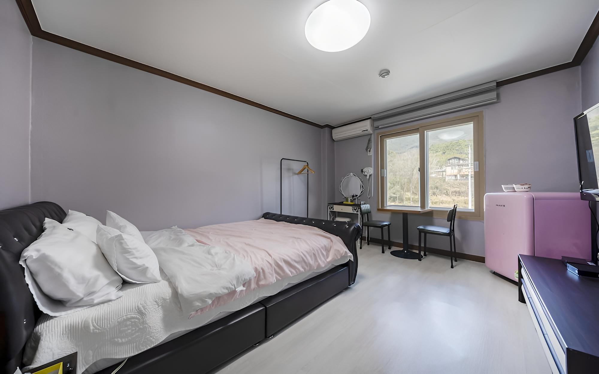 Room (Standard Room (Bedroom)) - Photo 1