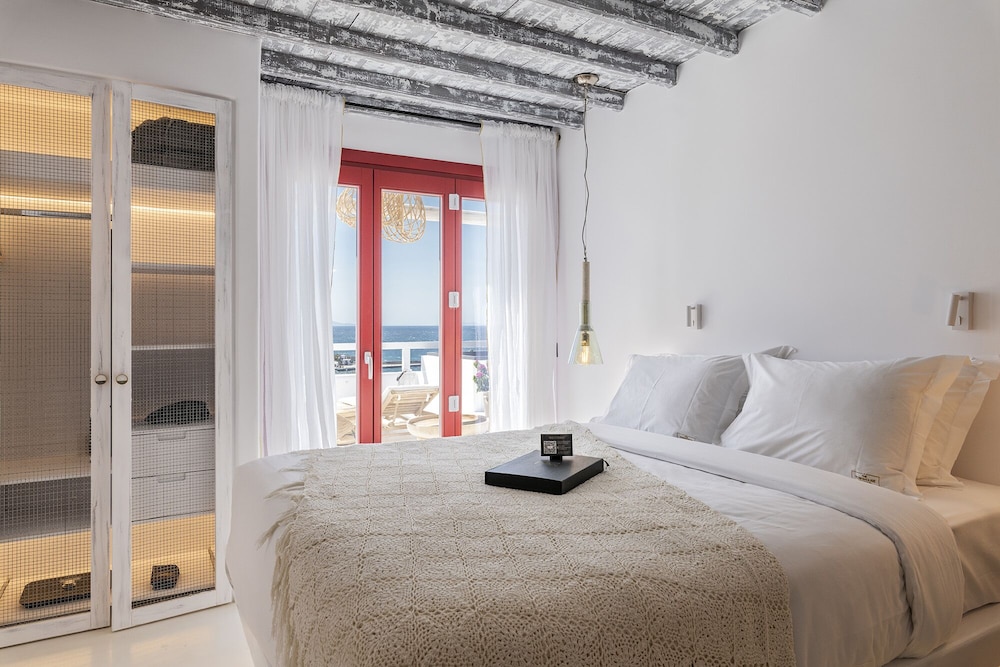 Suite, 1 Queen Bed with Sofa bed, Sea View photo 1