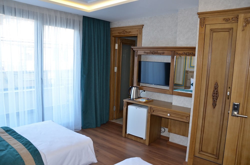 Superior Twin Room with Balcony photo 2