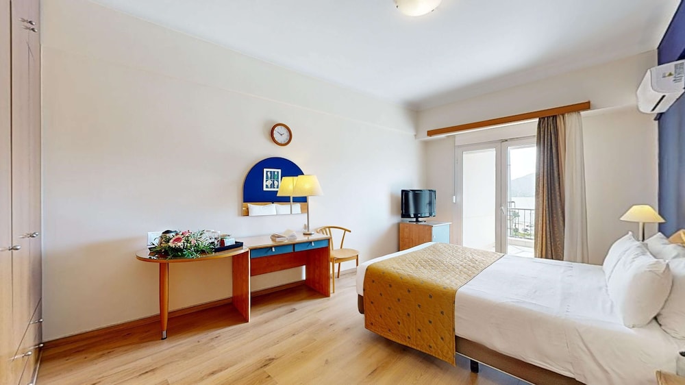 Family Room, Partial Sea View photo 3