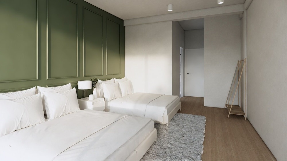 Family Room with Balcony photo 2