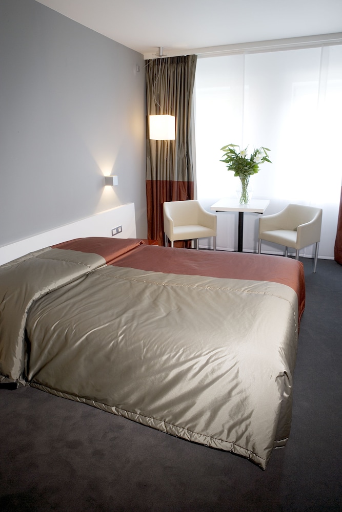 Standard Twin Room - Photo 5