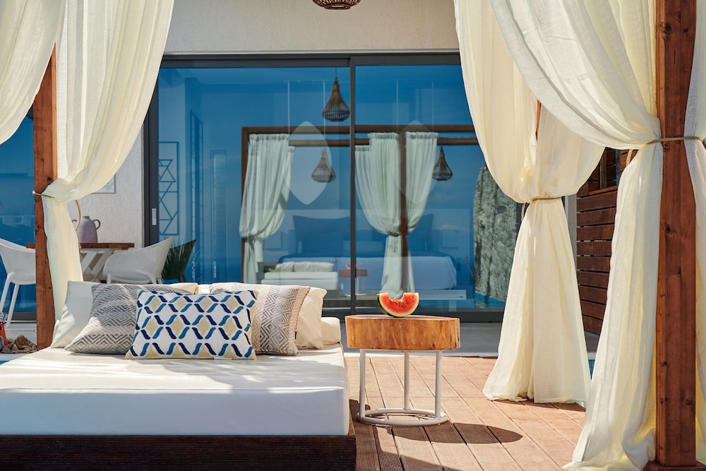 Honeymoon Suite, 1 King Bed, Ocean View photo 3