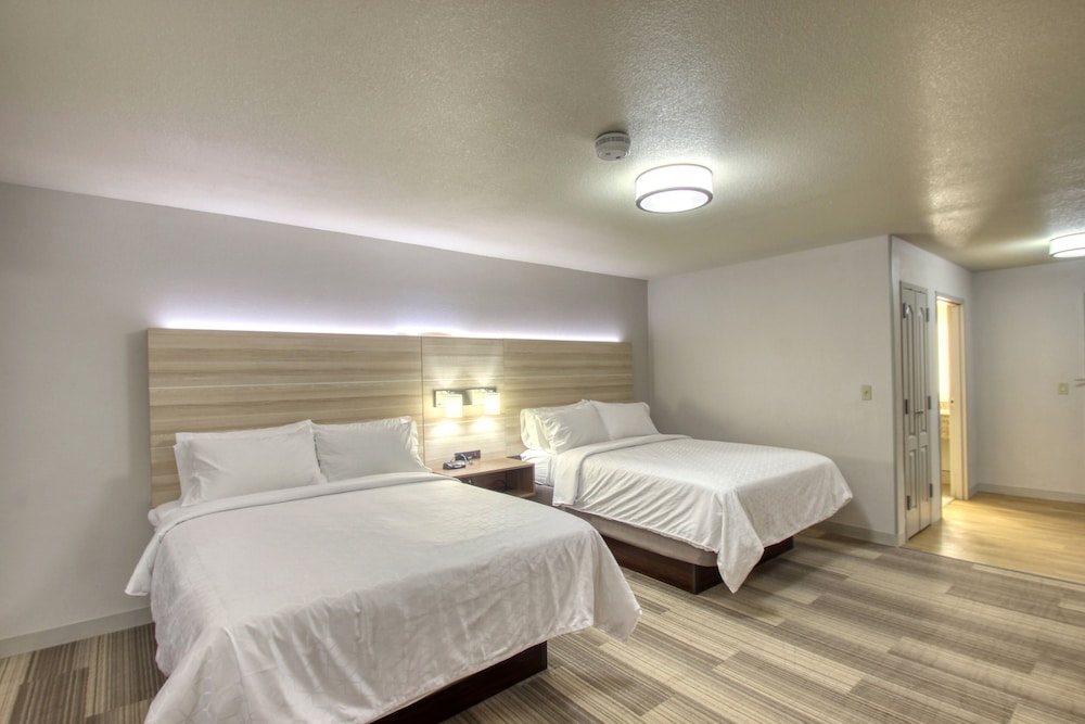 Standard Room, 2 Queen Beds - Photo 5