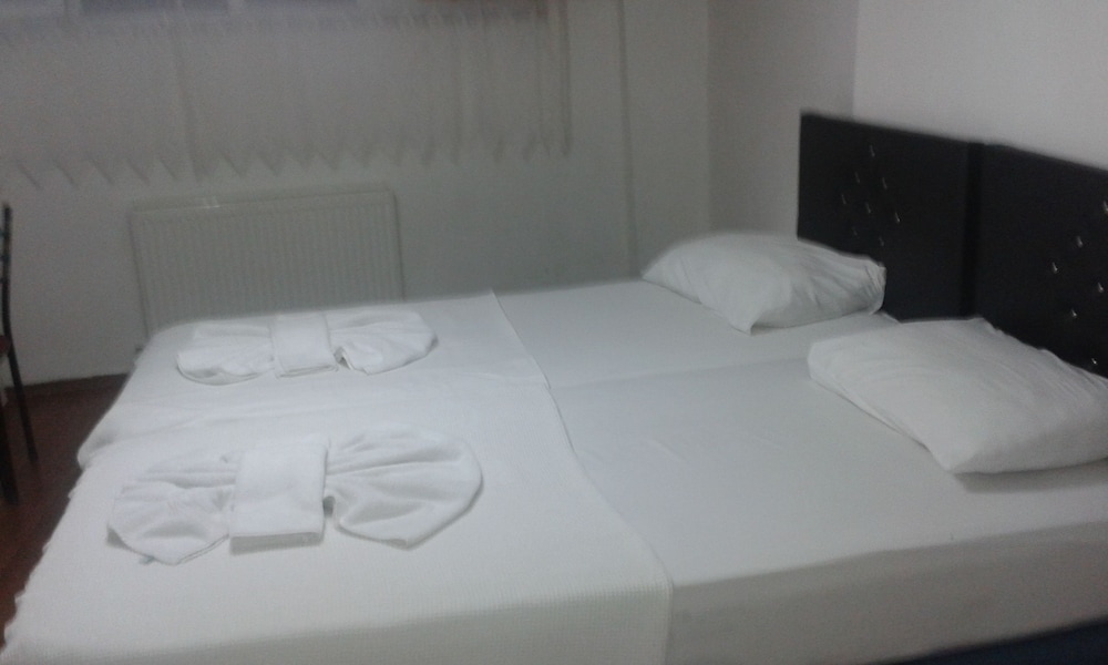 Economy Double or Twin Room (Basement) photo 3