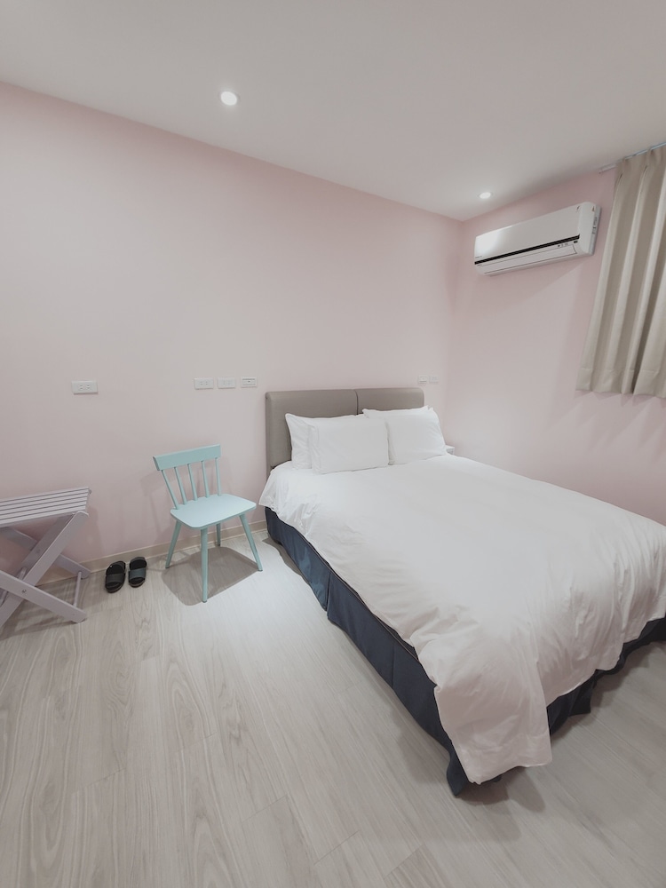 Standard Double Room, 1 Double Bed, Non Smoking, Bathtub - Photo 9