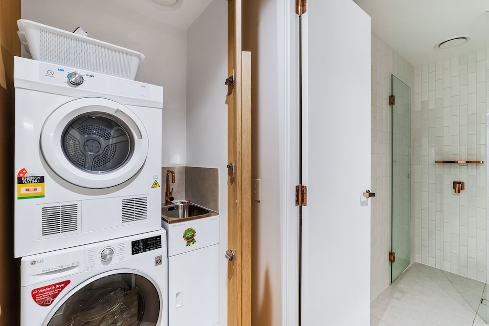 2 Bedroom 2 Bathroom Apartment - Photo 12