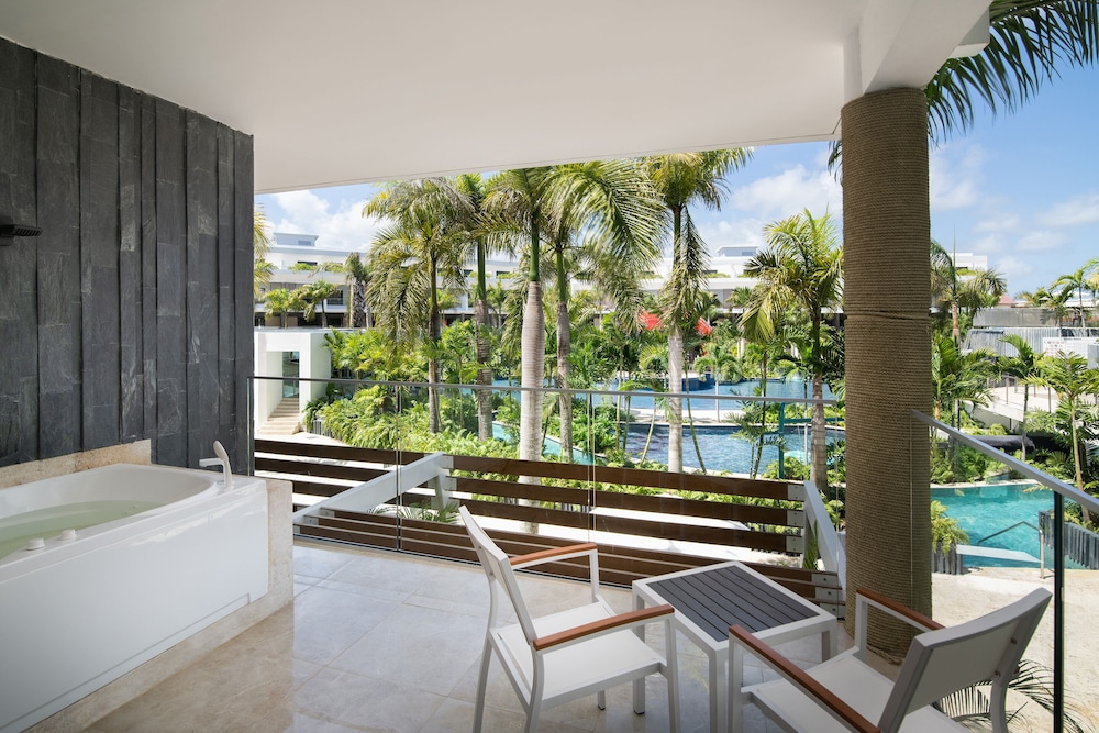 Premium Jr. Suite Pool View Two Queen (Resort Access to Breathless Punta Cana) thumbnail 5