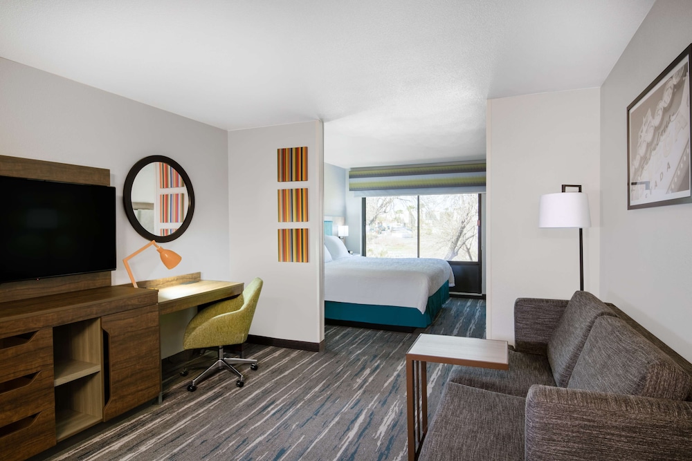 Studio Suite, 1 King Bed, Non Smoking photo 1