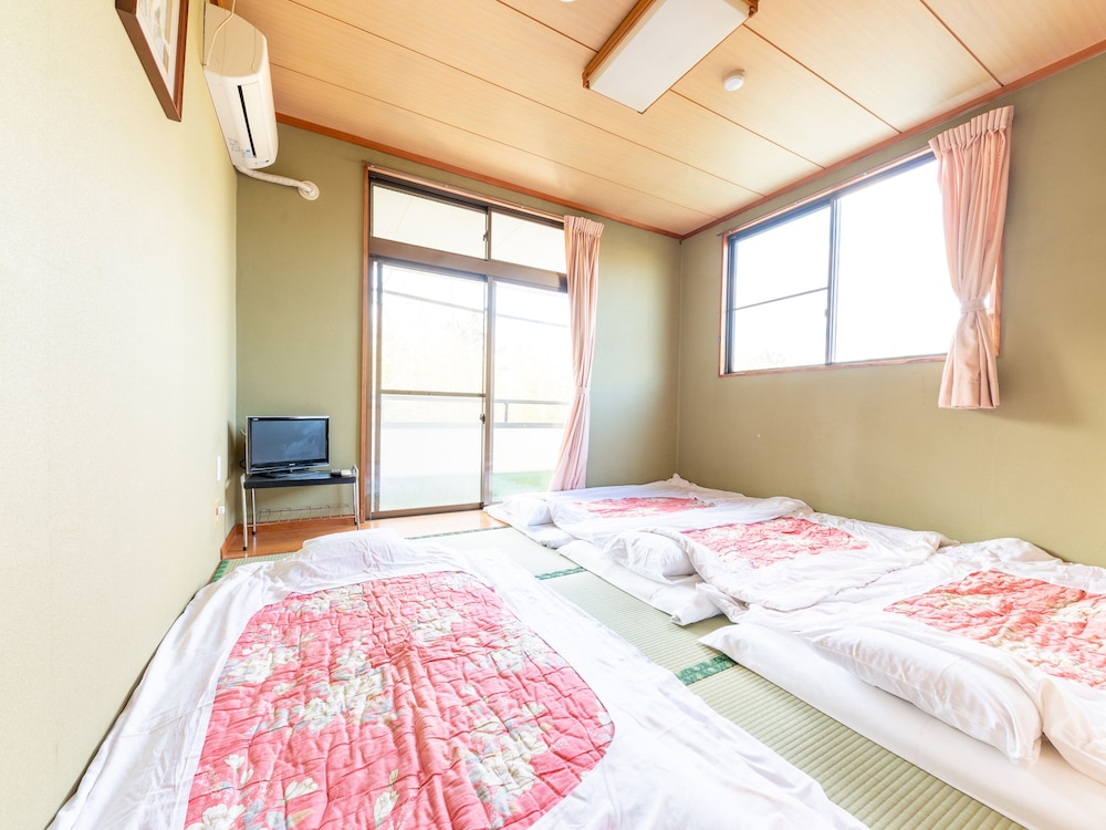 Japanese Room with Shared Washroom - Quadruple, Smoking - Photo 6
