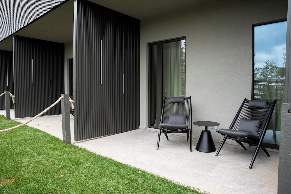 Deluxe Triple Room, Garden View photo 3