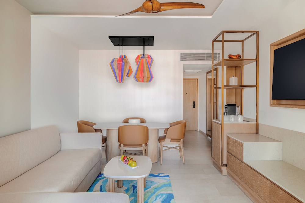 Deluxe Suite, Ocean View (Master Club One Bedroom)