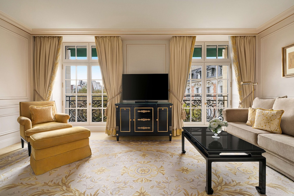 Deluxe Suite, 1 King Bed thumbnail 5