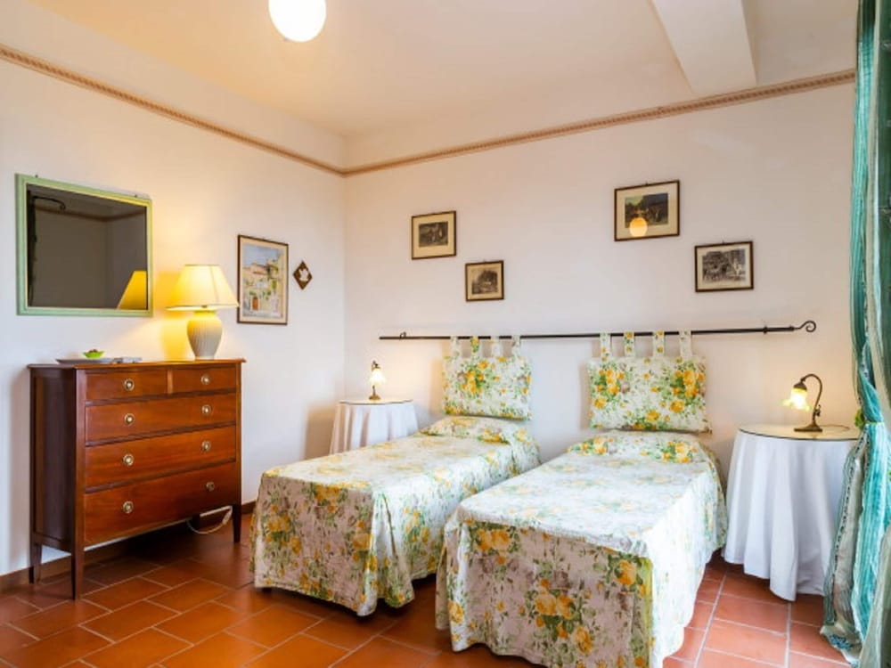 Villa photo 2