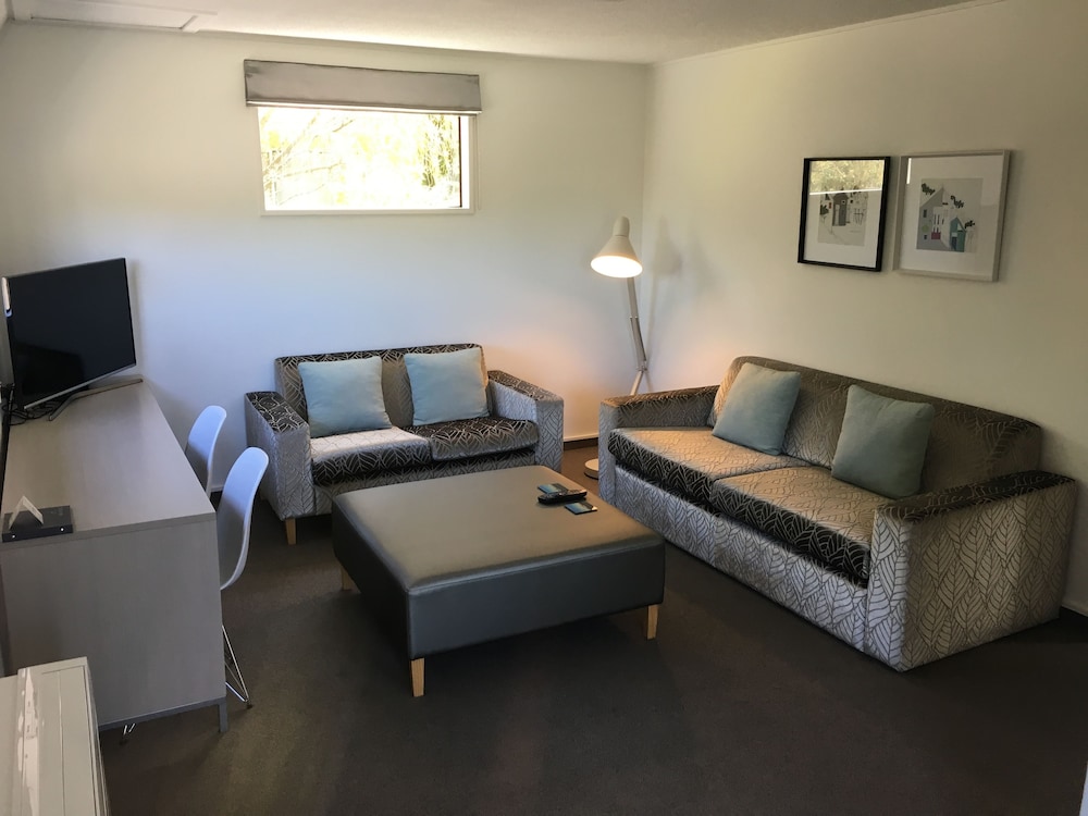 Large 1 Bedroom Apartment