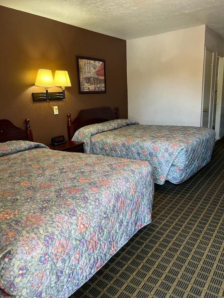 Basic Double or Twin Room, 2 Queen Beds - Photo 1
