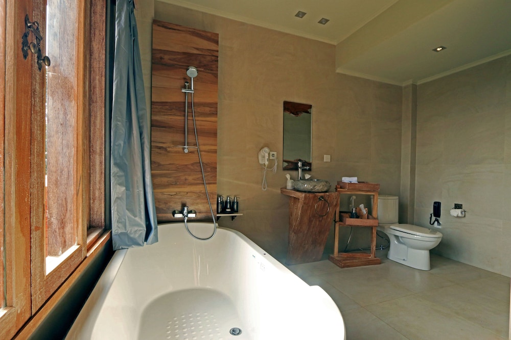 Junior Suite, 1 Bedroom, Garden View photo 2
