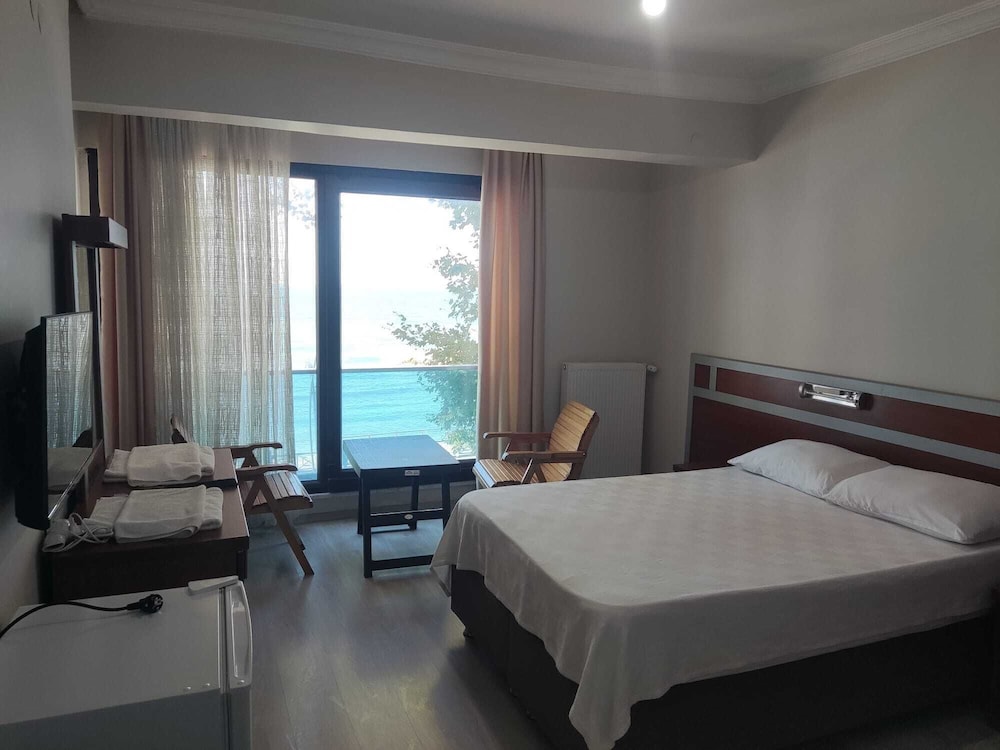Economy Double Room, Partial Sea View photo 1