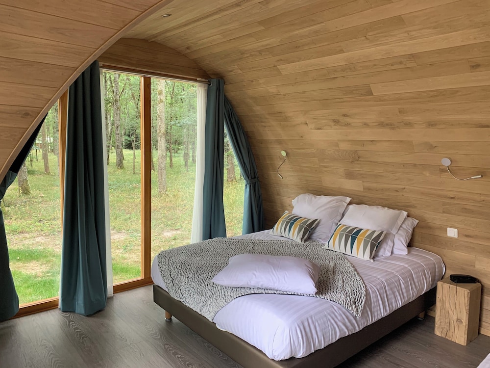 Comfort Cabin, 1 Queen Bed photo 2