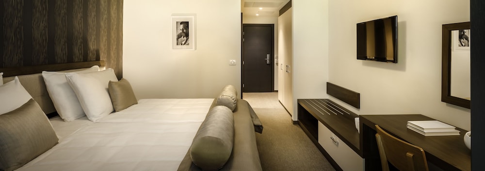 Standard Twin Room, Park View - Photo 1