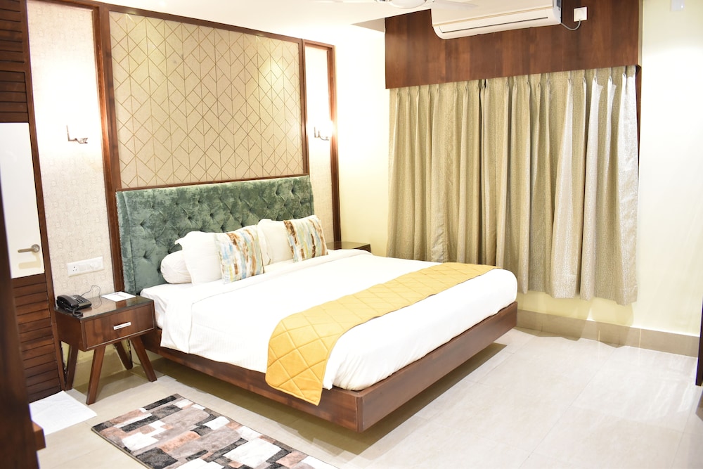 Basic Suite - Photo 1