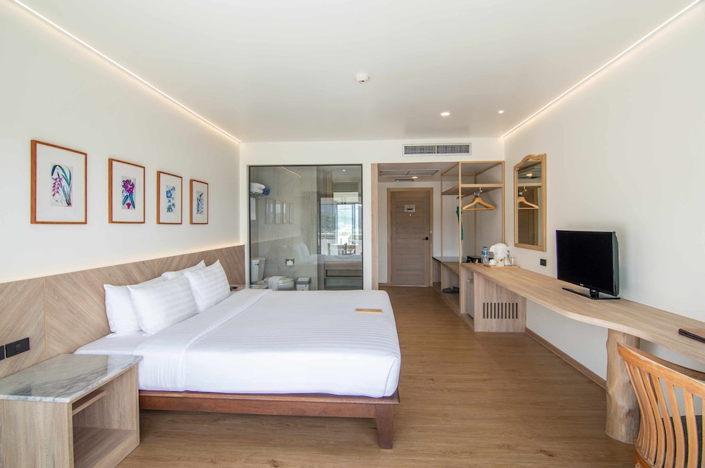 Deluxe Room, Sea View - Photo 8