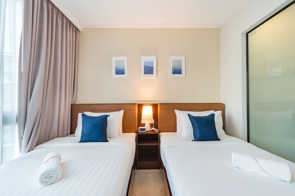 Triple Room, Multiple Beds, Pool View photo 3