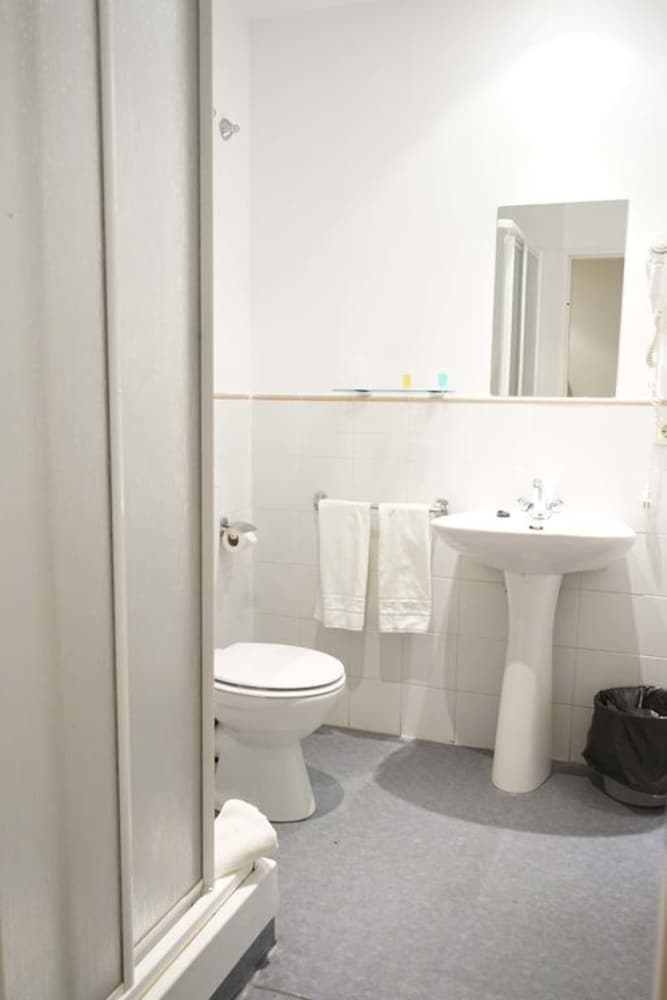 Standard Triple Room - Photo 7