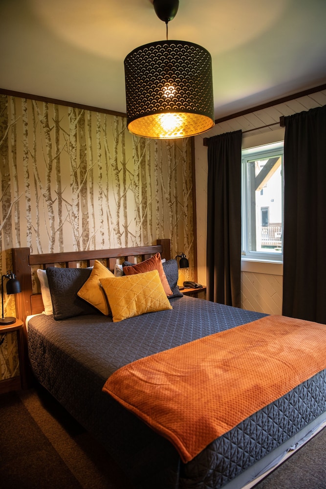 Comfort Room, 1 Queen Bed (Alouette)