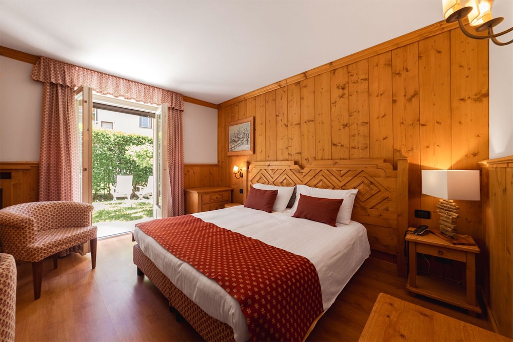 Traditional Double Room Single Use, Garden View photo 2