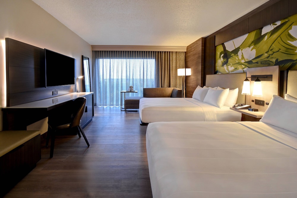 Room, 2 Queen Beds - Photo 5