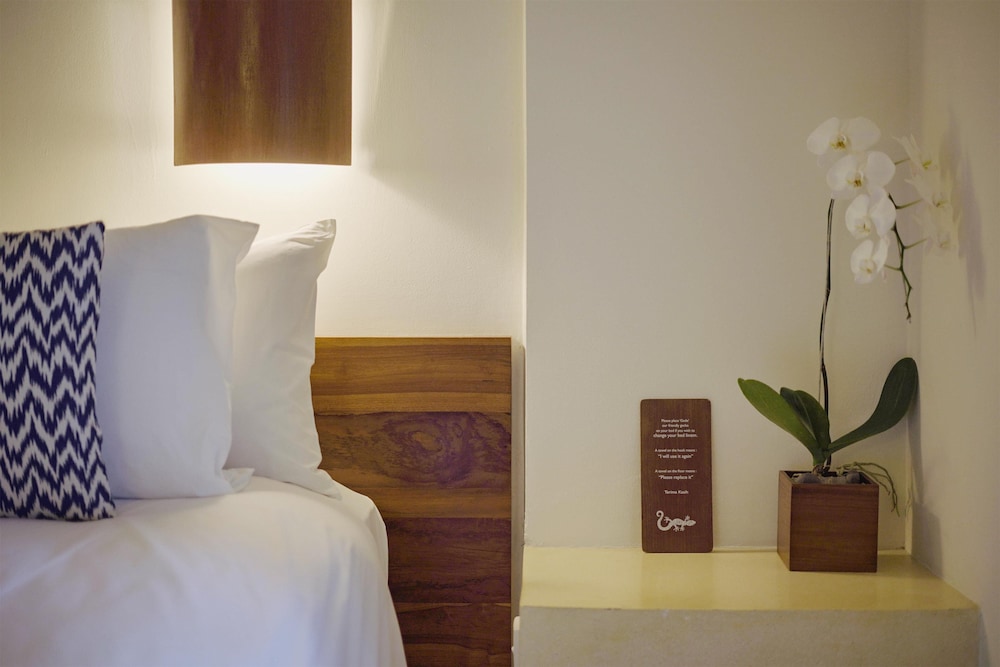 Superior Room, 1 King Bed - Photo 5