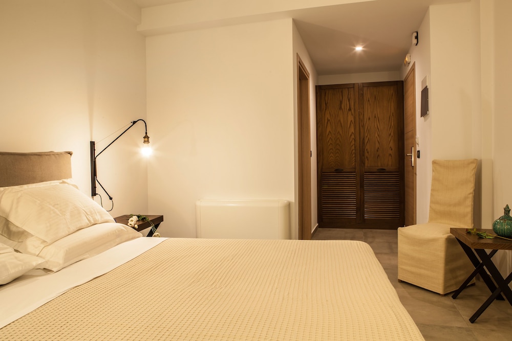 Superior Double Room, Balcony - Photo 10