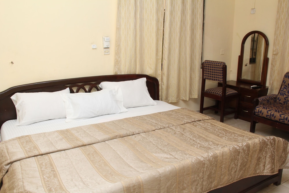 Family Room, 2 Bedrooms