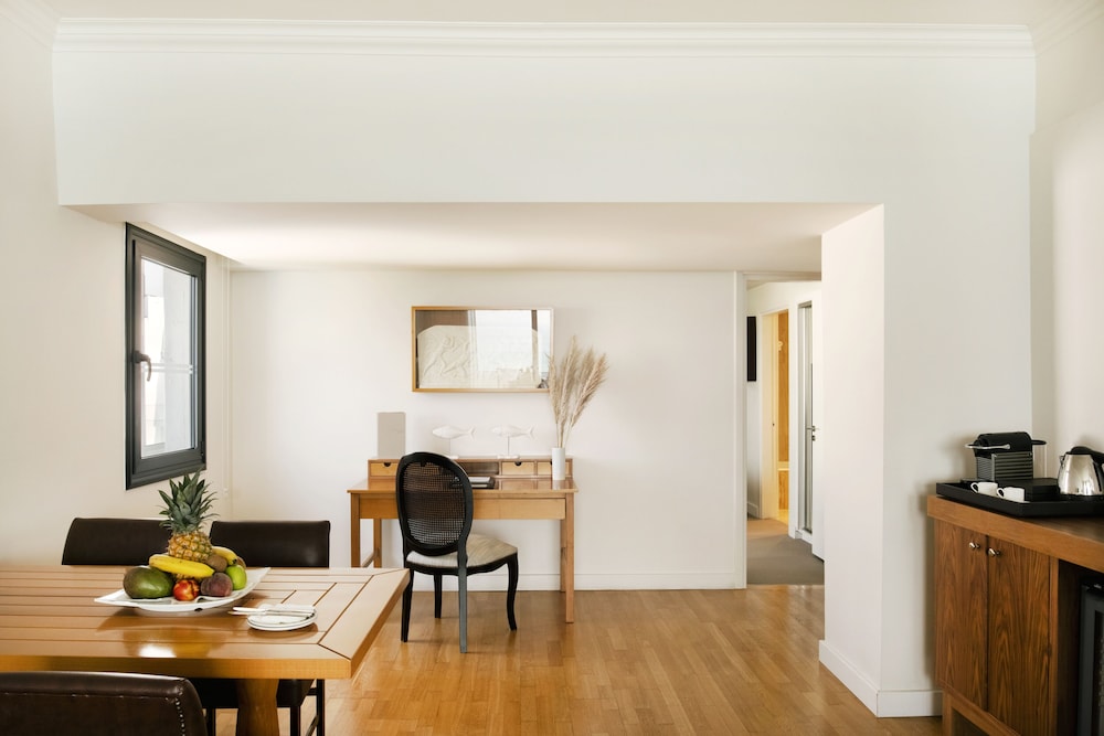 Deluxe Suite, Sea View - Photo 6