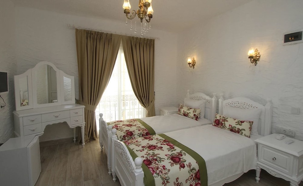 Basic Twin Room