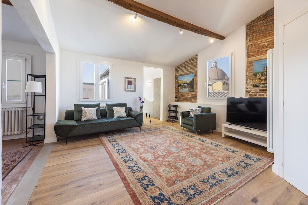 Deluxe Duplex, City View
