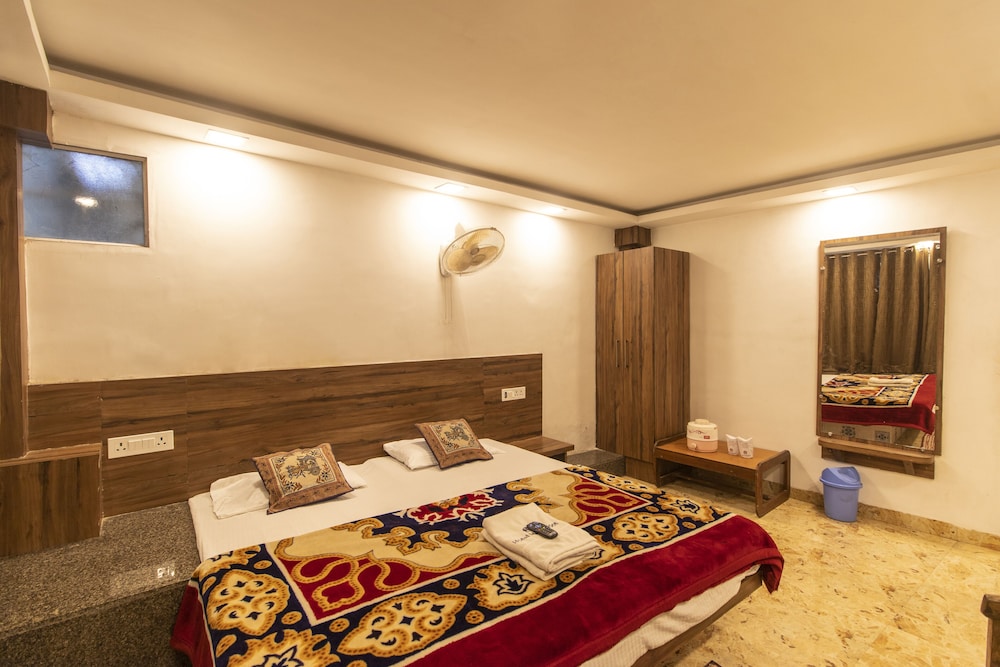 Deluxe Room (Non AC) - Photo 4