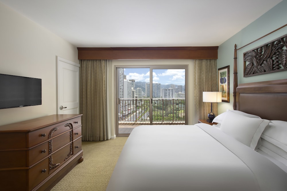 Suite, 1 Bedroom, Accessible, City View (Hearing, Bathtub, 1 King) thumbnail 6