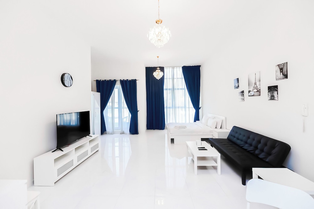 Premium Studio, 1 King Bed with Sofa bed, Non Smoking photo 1