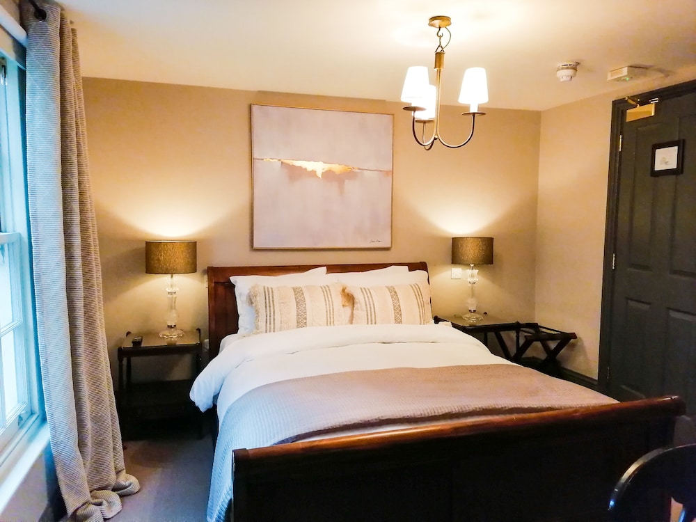 Classic Room, 1 King Bed photo 3