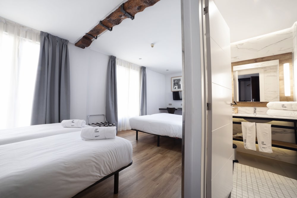 Quadruple Room - Photo 6