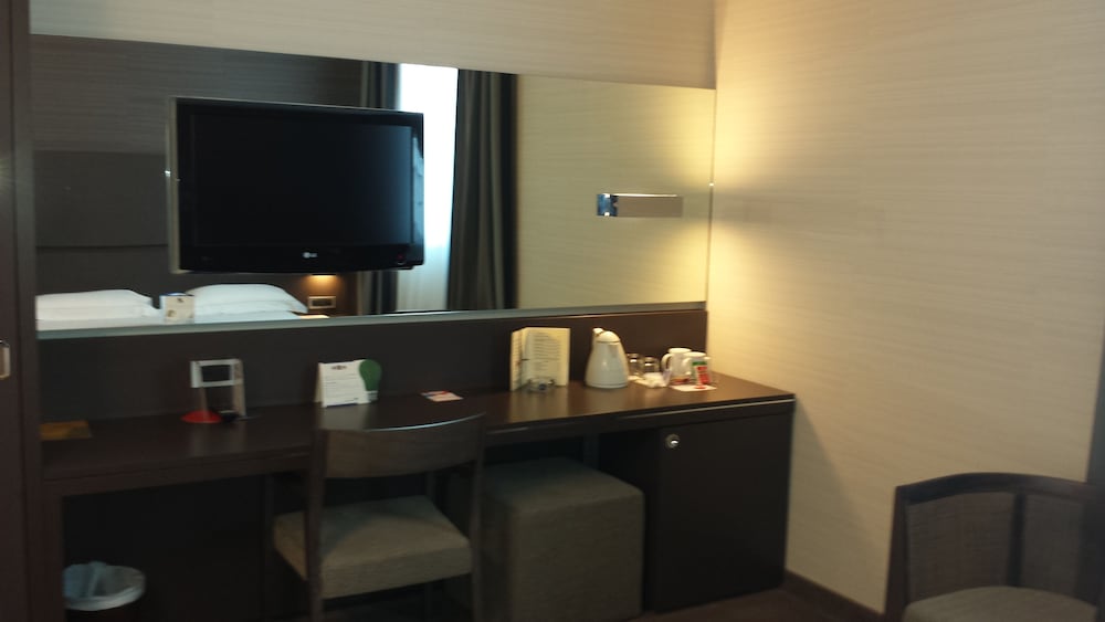 Suite, 1 King Bed - Photo 2