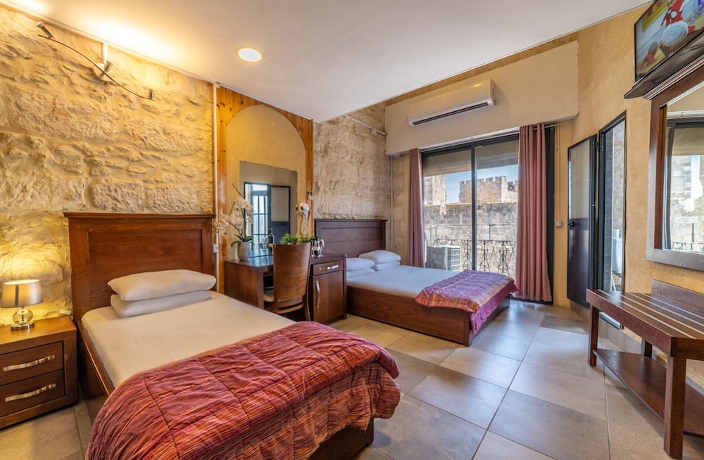 Superior Triple Room, Balcony, City View