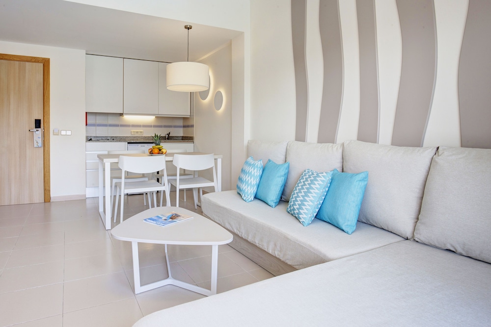 Apartment, 1 Bedroom, Sea View (2 Adults + 1 Child) photo 3