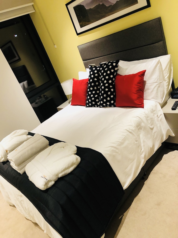 Luxury Apartment, 2 Bedrooms, Accessible (After Midnight)