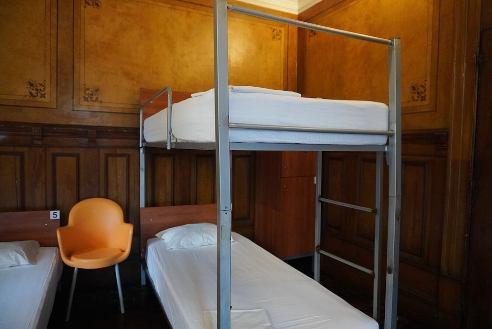 Shared Dormitory, Women only (6 pax) photo 3