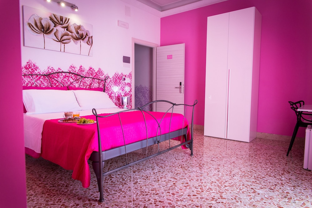 Triple Room (Fucsia) photo 3